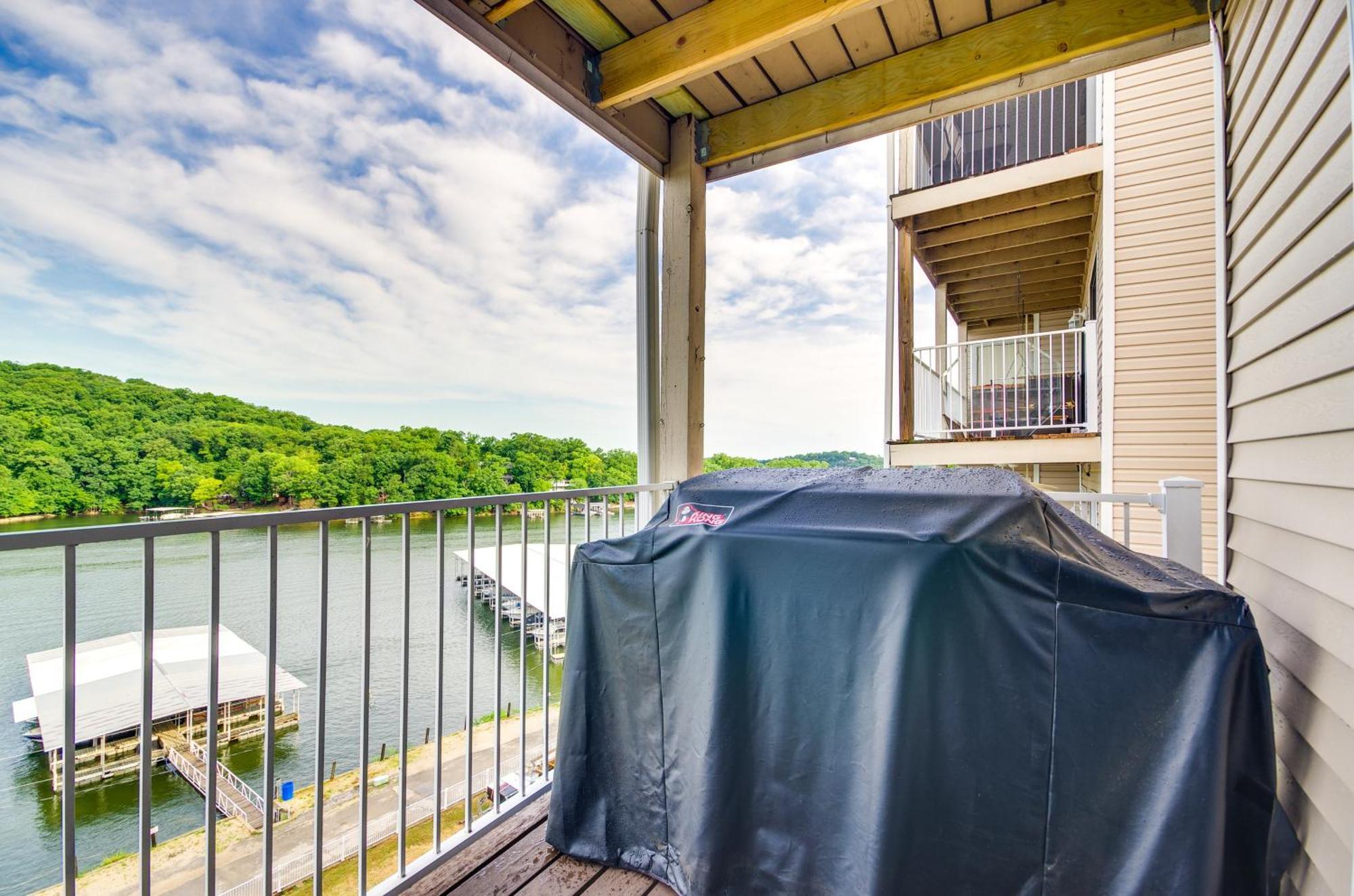 Cozy Lake Ozark Condo Rental With Grill, Pool Access Exterior photo