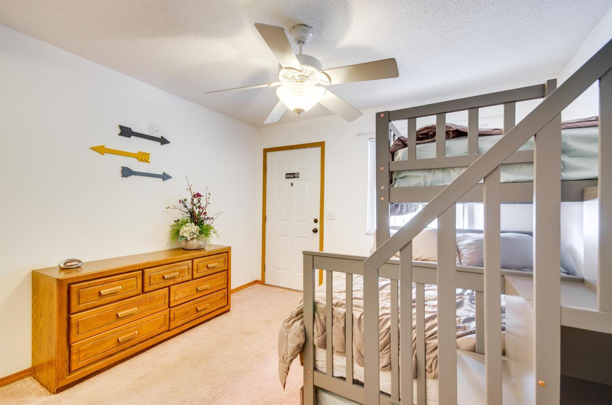 Cozy Lake Ozark Condo Rental With Grill, Pool Access Exterior photo