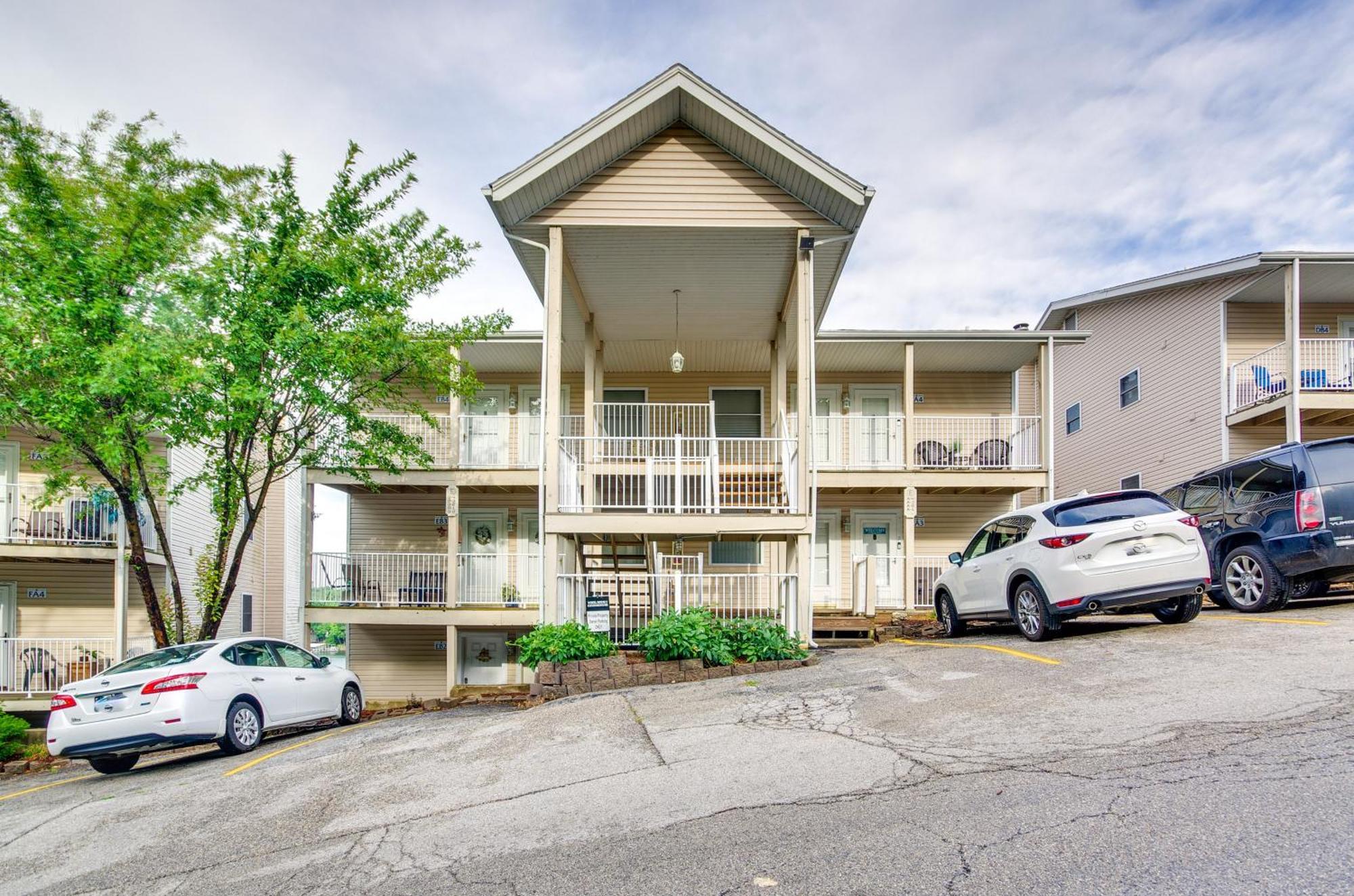Cozy Lake Ozark Condo Rental With Grill, Pool Access Exterior photo