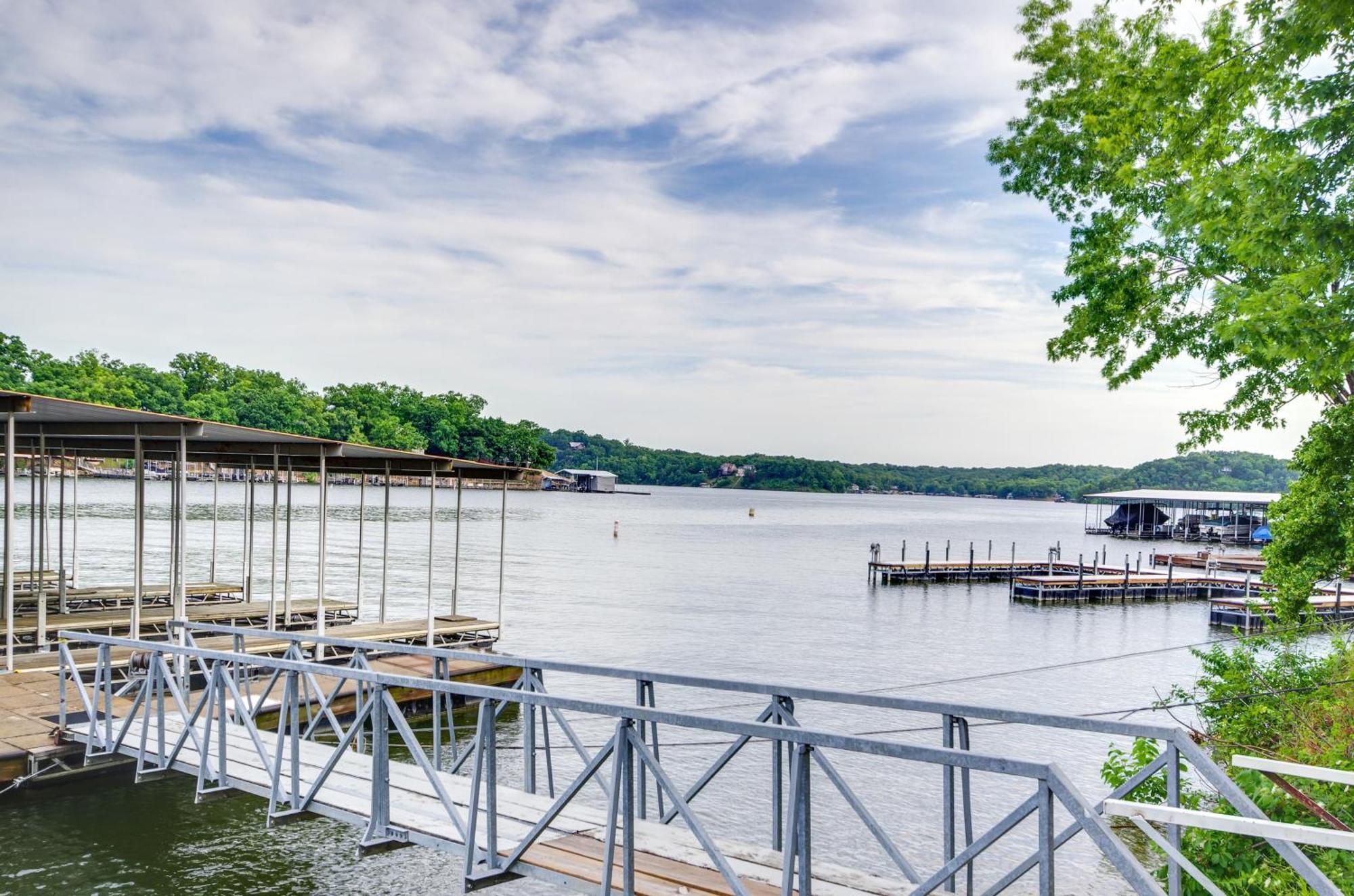 Cozy Lake Ozark Condo Rental With Grill, Pool Access Exterior photo