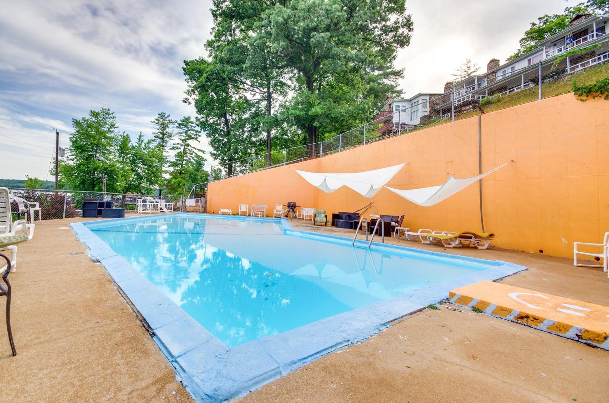 Cozy Lake Ozark Condo Rental With Grill, Pool Access Exterior photo