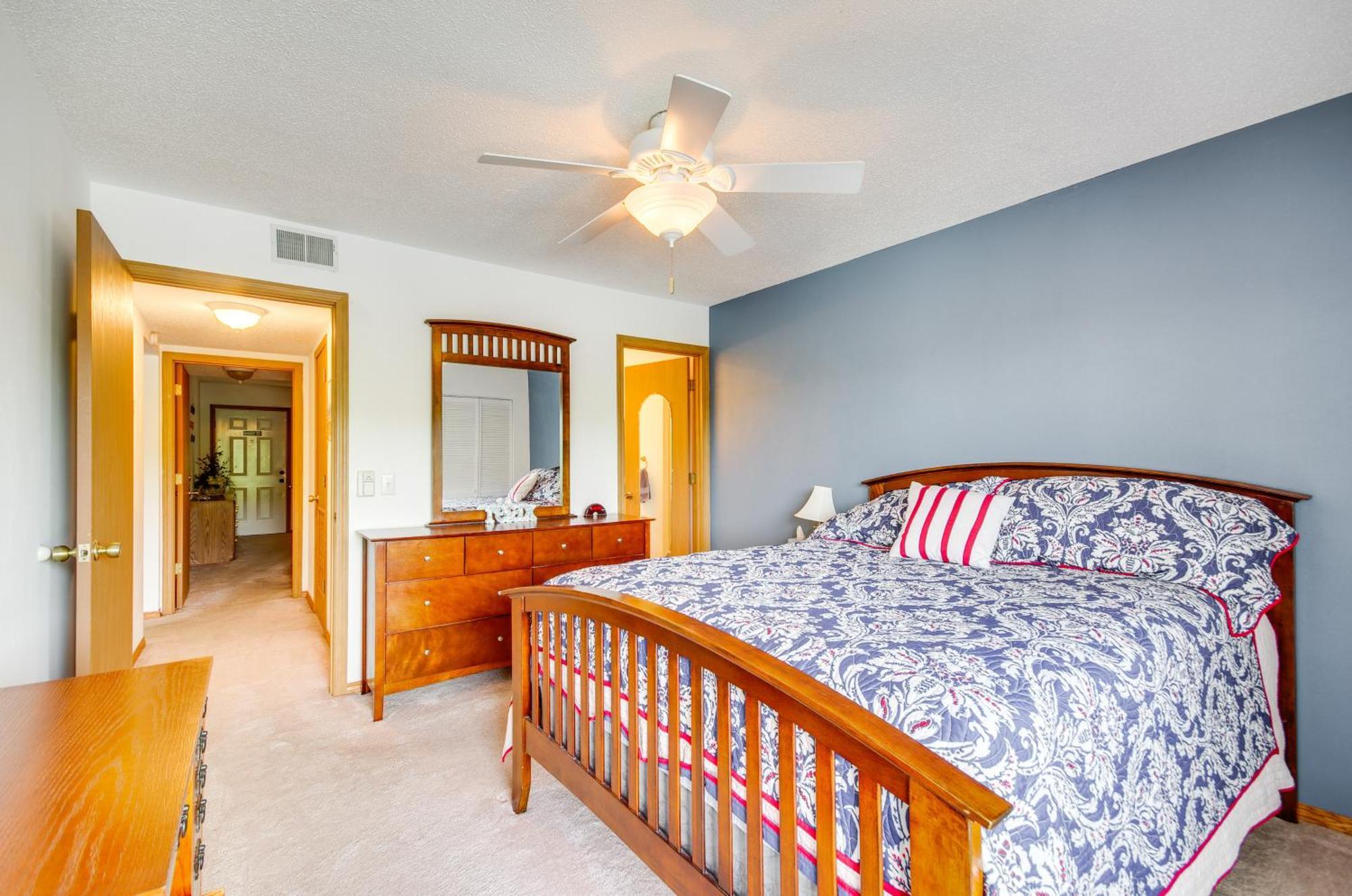 Cozy Lake Ozark Condo Rental With Grill, Pool Access Exterior photo