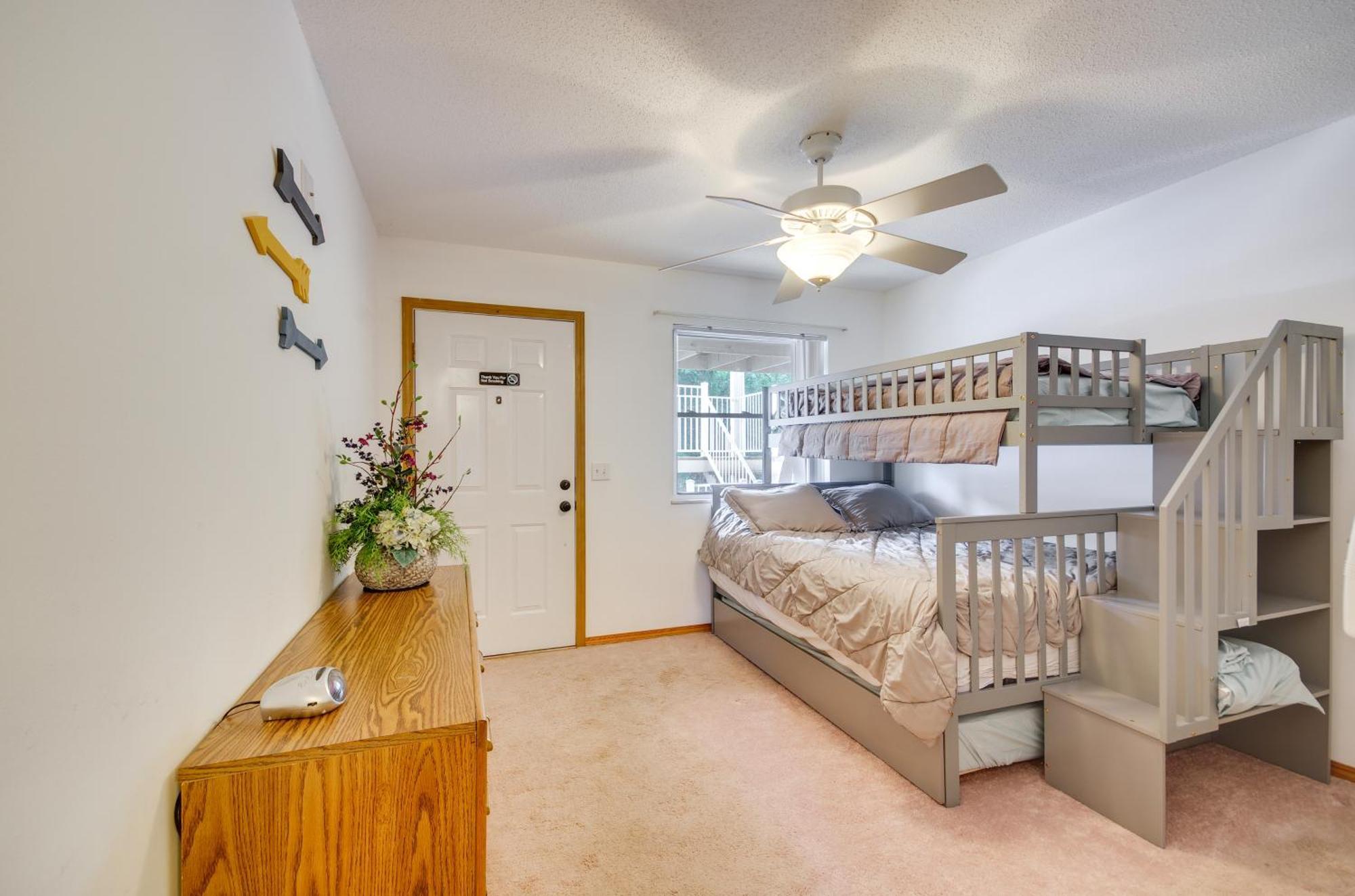 Cozy Lake Ozark Condo Rental With Grill, Pool Access Exterior photo