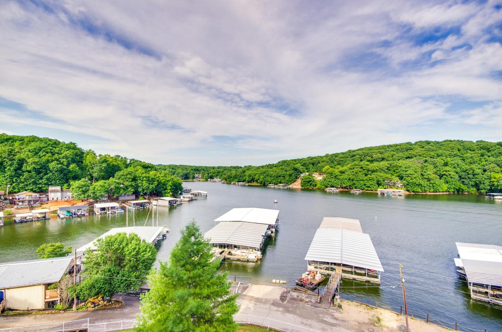 Cozy Lake Ozark Condo Rental With Grill, Pool Access Exterior photo