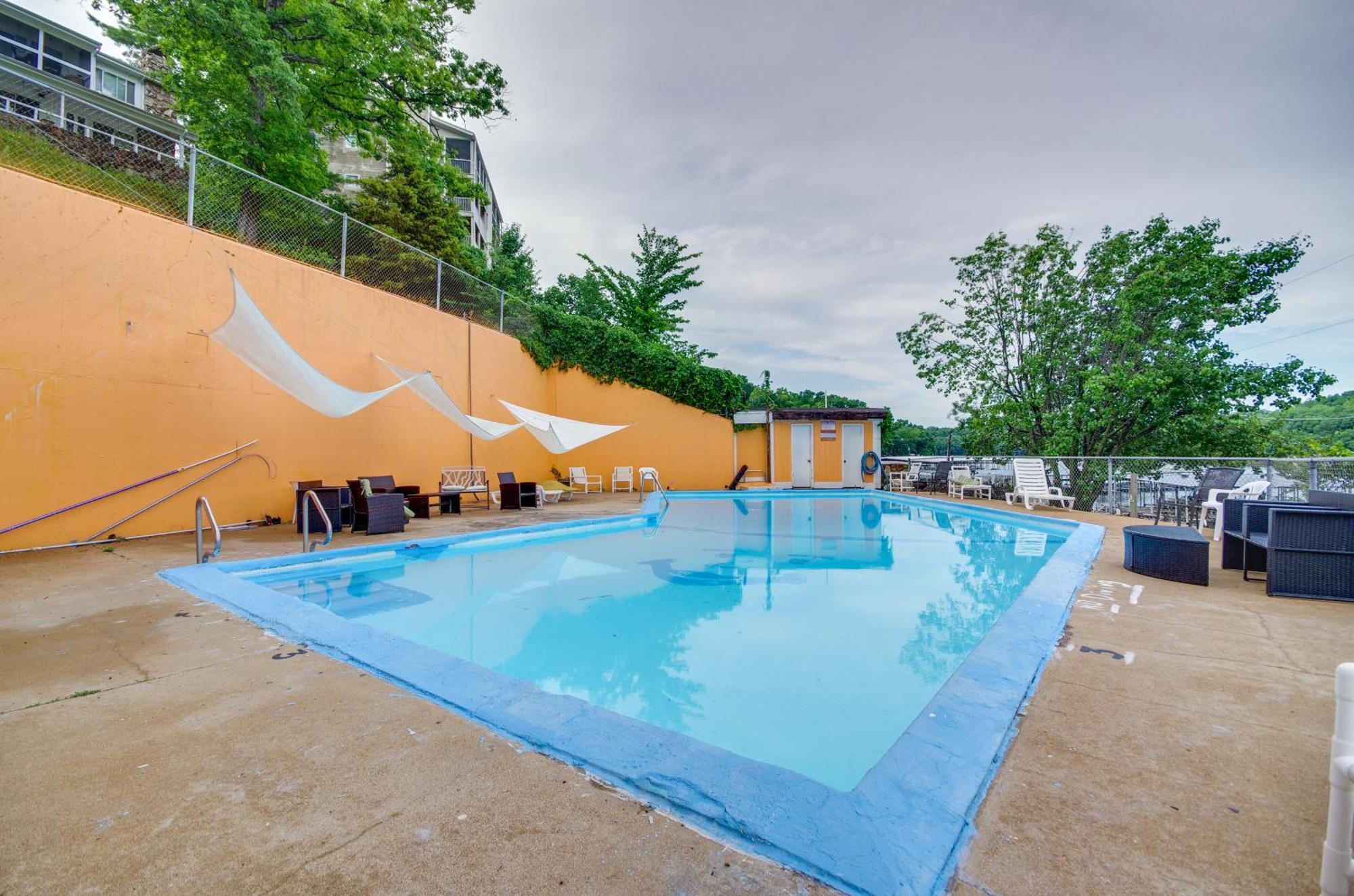 Cozy Lake Ozark Condo Rental With Grill, Pool Access Exterior photo