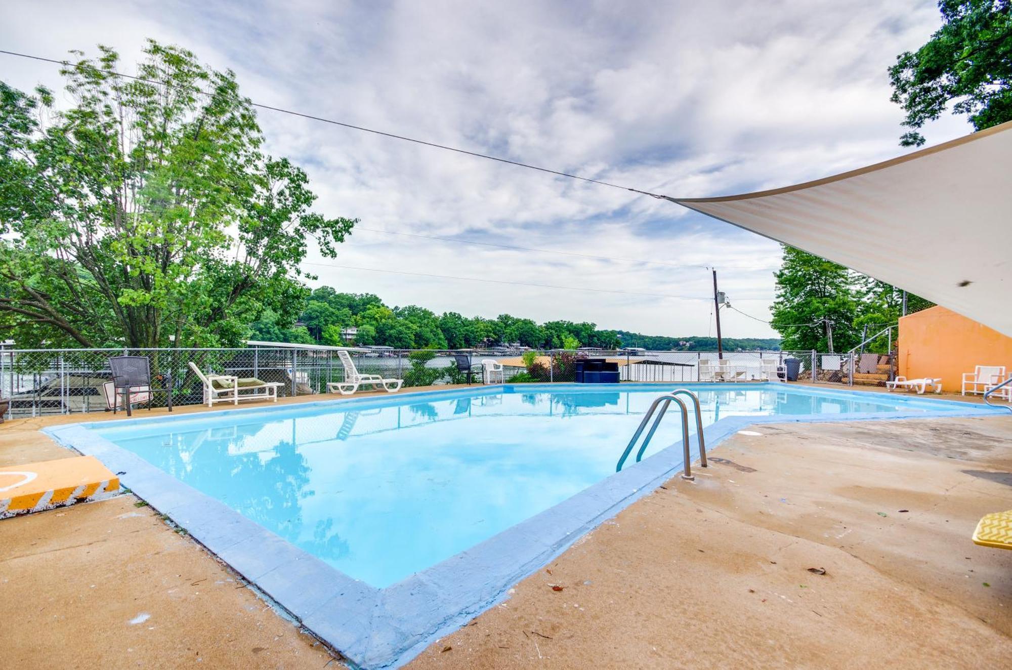 Cozy Lake Ozark Condo Rental With Grill, Pool Access Exterior photo